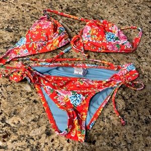 By The Beach Adorable Two Piece Bikini 👙